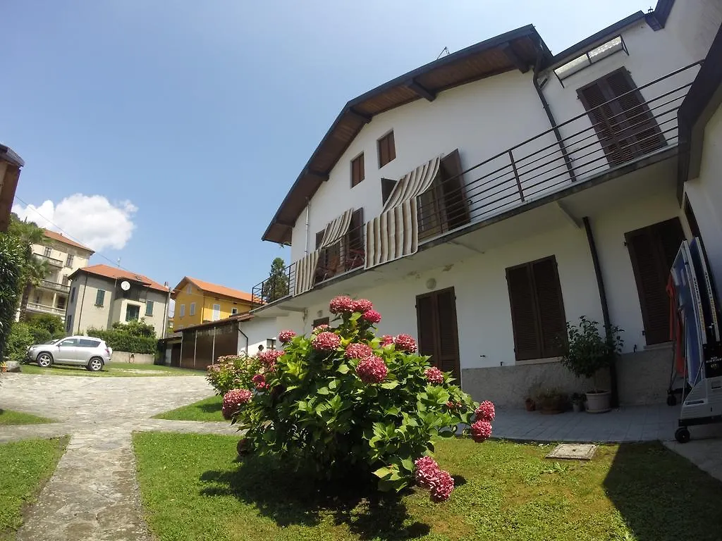 Villa Vanda Castelveccana 0*,